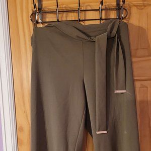 Calvin Klein capri pants